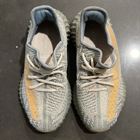 Authentic Yeezy Boost - Picture 2 of 4